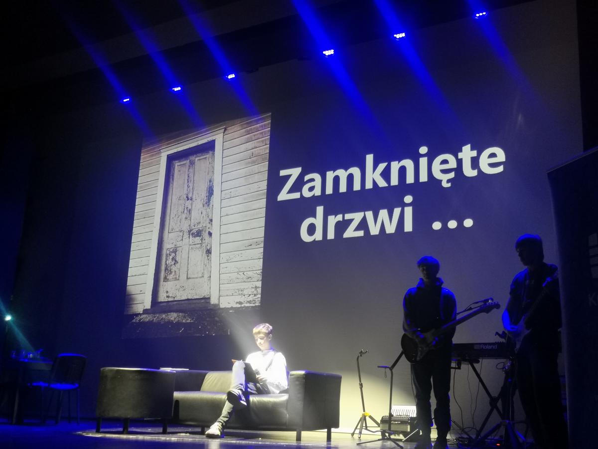 Spektakl teatralny „Zamknięte drzwi”